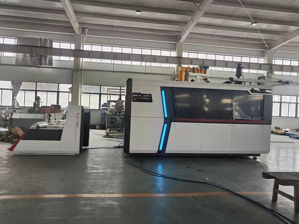 Fully automatic servo plastic cup thermoforming machine Fully automatic servo plastic cup thermoforming machine