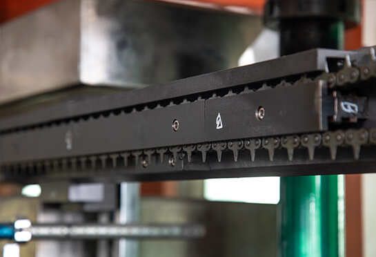 Sharp chain uses 65#Mn, which has higher strength, better heat resistance and elasticity than 45# steel.