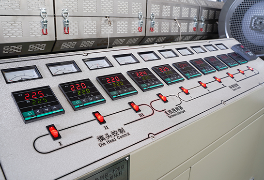 The machine adopts PID temperature system, it shows high precision, and temperature control tolerance ＜1℃.